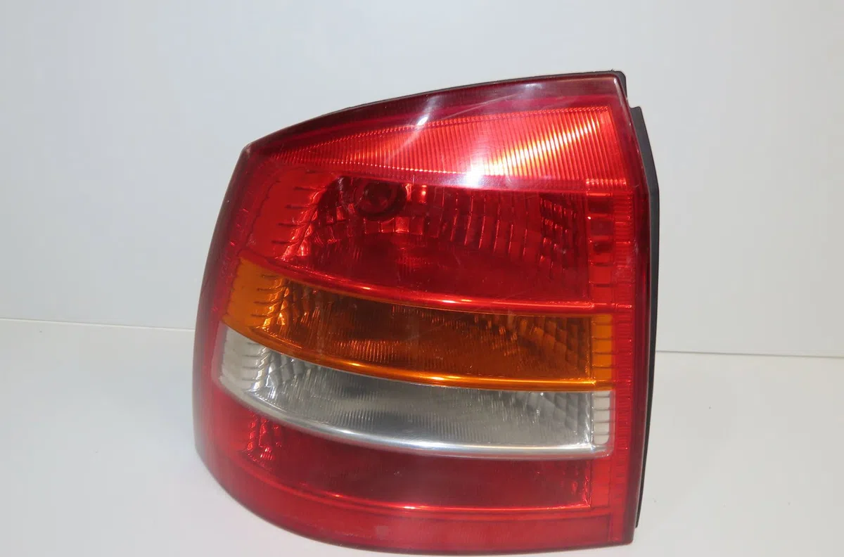 Feu arrière gauche Opel ASTRA G 3-5 portes (T98) 2.0 dti 16v (f08, f48) (1999-2005) occasion