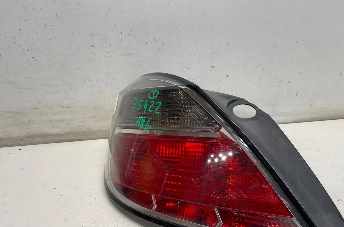 Feu arrière gauche Opel ASTRA H (A04) 1.9 cdti (l48) (2004-2010) occasion