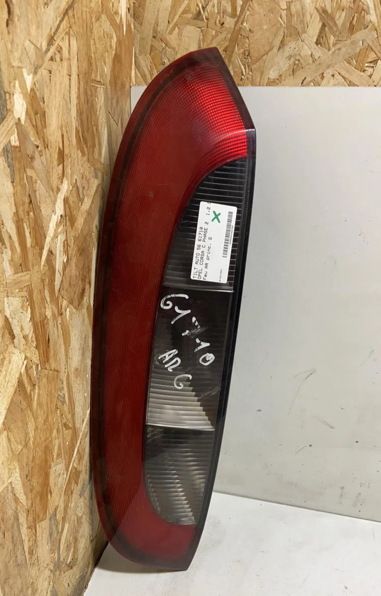 Feu arrière gauche Opel CORSA C (X01) 1.3 cdti (f08, f68) (2003-2009) occasion