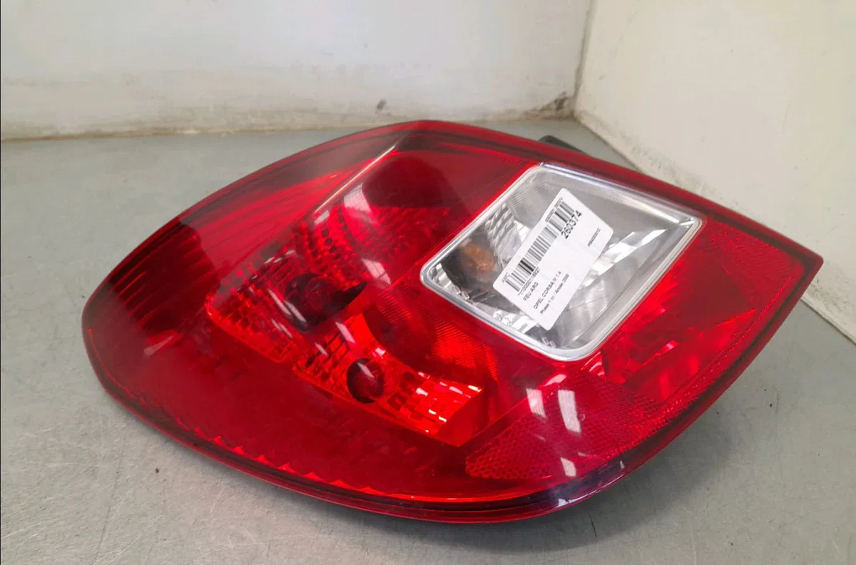 Feu arrière gauche Opel CORSA D (S07) 1.4 (l08, l68) (2006-2014) occasion