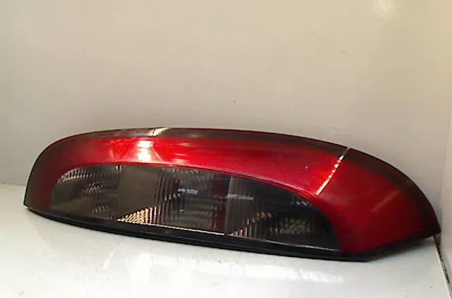 Feu arrière gauche OPEL CORSA III 1.0i 12v occasion