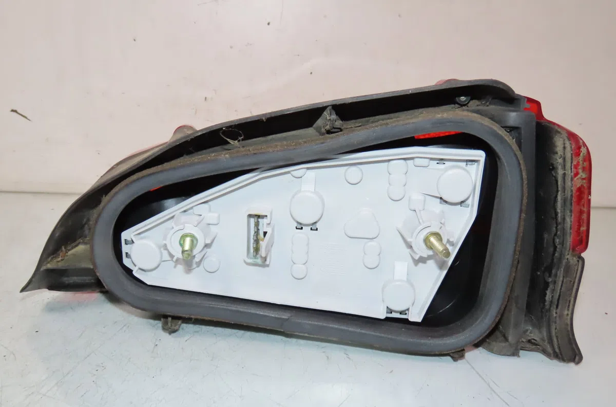 Feu arrière gauche Peugeot 106 I (1A, 1C) 1.1 (1991-1996) occasion