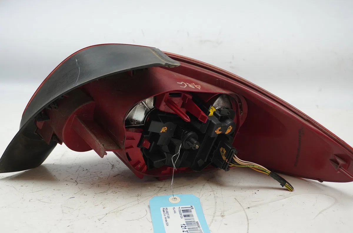 Feu arrière gauche Peugeot 206 3-5 portes (2A-C) 1.6 hdi 110 (2004-2007) occasion
