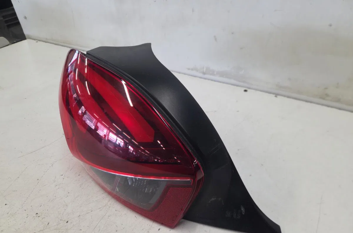 Feu arrière gauche PEUGEOT 208 1 PHASE 2 occasion