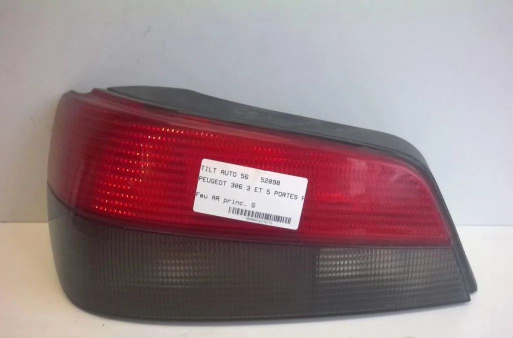 Feu arrière gauche Peugeot 306 3-5 portes (7A, 7C, N3, N5) 1.9 d (1994-2001) occasion