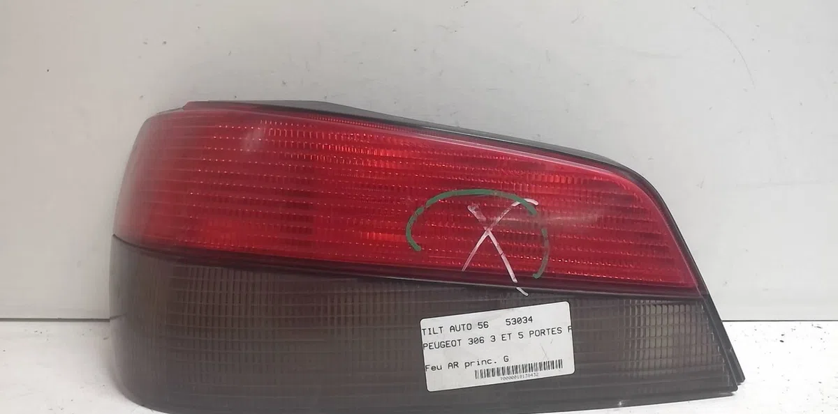 Feu arrière gauche Peugeot 306 3-5 portes (7A, 7C, N3, N5) 1.9 d (1994-2001) occasion