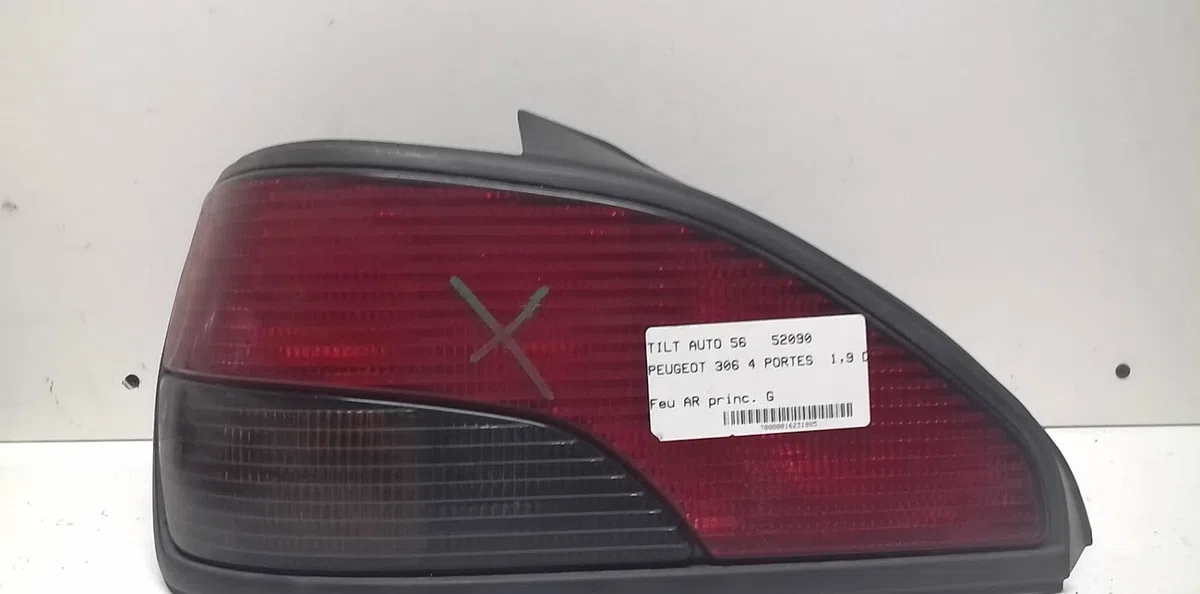 Feu arrière gauche Peugeot 306 (7B, N3, N5) 1.9 sld (1994-2001) occasion