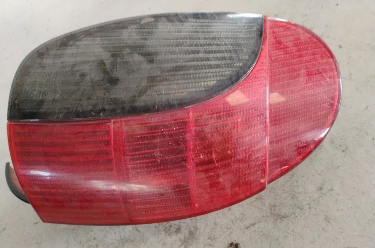 Feu arrière gauche Peugeot 306 Break (7E, N3, N5) 2.0 hdi 90 (1999-2002) occasion