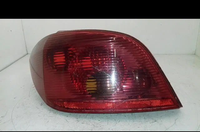 Feu arrière gauche Peugeot 307 (3A-C) 2.0 hdi 90 (2000-2007) 5 portes occasion