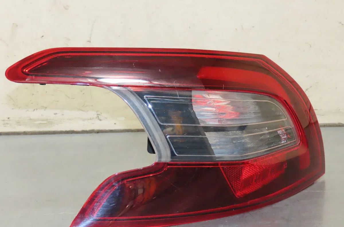 Feu arrière gauche Peugeot 308 II (LB_, LP_, LW_, LH_, L3_) 1.2 thp 130 (2013-2021) occasion