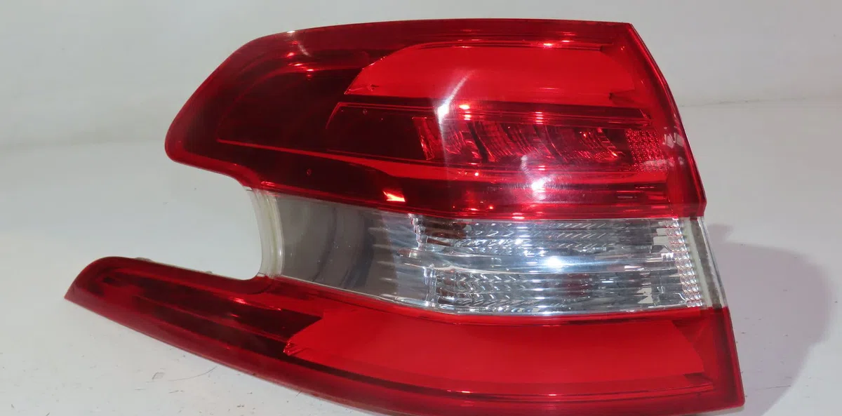 Feu arrière gauche Peugeot 308 SW II (LC_, LJ_, LR_, LX_, L4_) 1.6 hdi - bluehdi 115 (lcbhxm, lcbhxt) (2014-2021) occasi