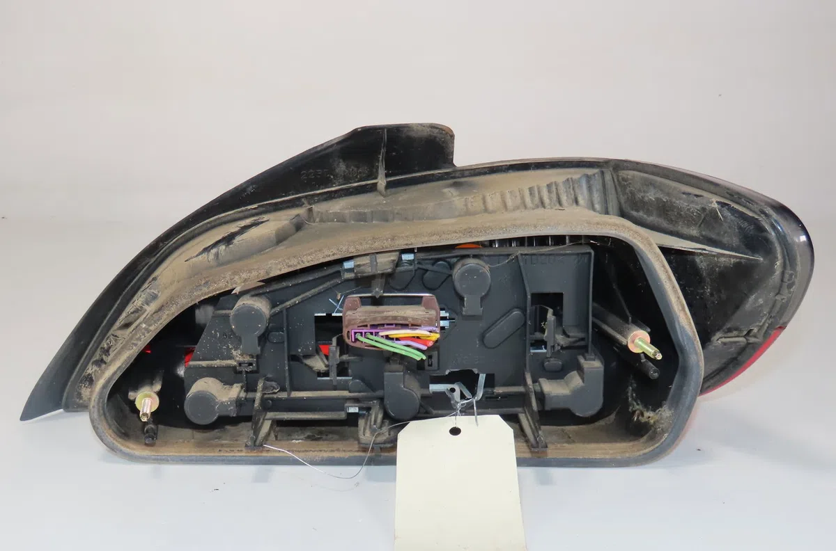 Feu arrière gauche Peugeot 406 (8B) 1.8 16v (1995-2000) occasion
