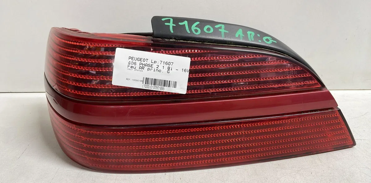 Feu arrière gauche Peugeot 406 (8B) 1.8 16v (1995-2000) occasion