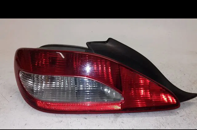 Feu arrière gauche Peugeot 406 Coupé (8C) 2.0 16v (1997-2004) 2 portes occasion