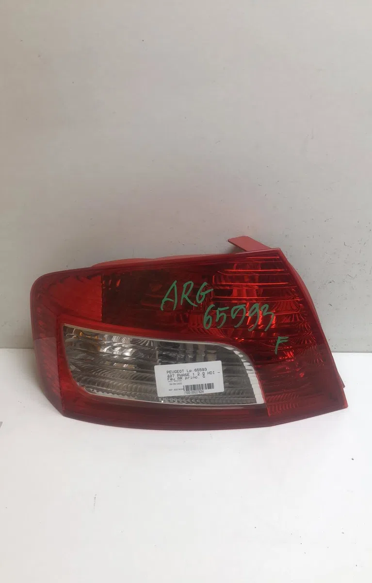Feu arrière gauche Peugeot 407 (6D_) 2.0 hdi 135 (6drhrh, 6drhre, 6drhrg, 6drhrj) (2004-2010) 4 portes occasion