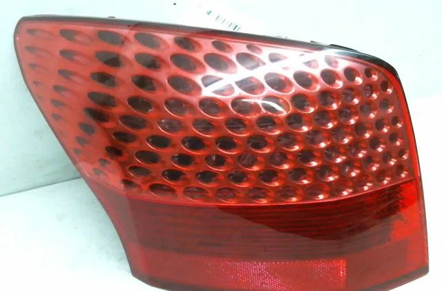 Feu arrière gauche Peugeot 407 SW (6E_) 1.6 hdi 110 (2004-2010) 5 portes occasion