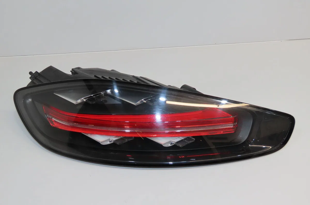 Feu arrière gauche Porsche 718 BOXSTER (982) 2.5 s (982330, 982331) (2016) occasion