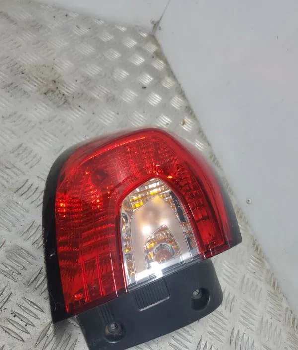 Feu arrière gauche Renault CAPTUR I (J5_, H5_) 0.9 tce 90 (2013) 5 portes occasion