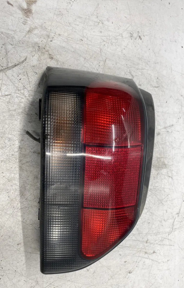 Feu arrière gauche Renault CLIO I (B-C57_, 5-357_) 1.2 (b-c-s57a, b-c57s, 5-357f, 5-357j, 5-357l, 5-357r) (1990-1998) 5