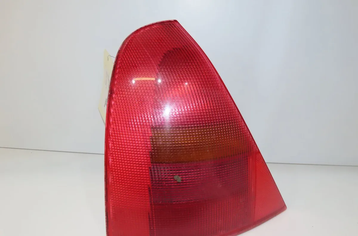 Feu arrière gauche Renault CLIO II (BB_, CB_) 1.4 16v (b-cb0p, bb13) (2000-2008) 5 portes occasion