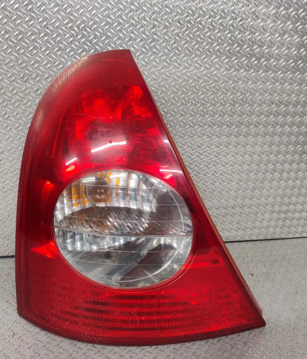 Feu arrière gauche Renault CLIO II (BB_, CB_) 1.4 16v (b-cb0p, bb13) (2000-2008) 5 portes occasion
