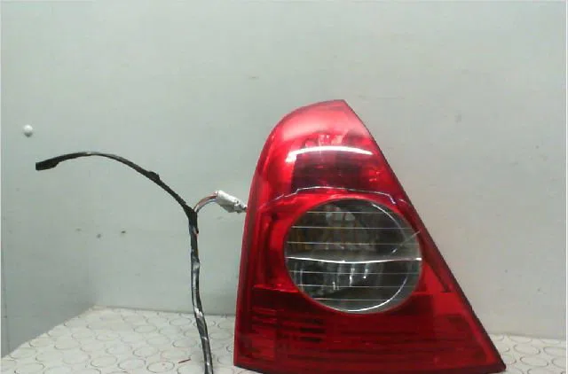 Feu arrière gauche Renault CLIO II (BB_, CB_) 1.4 16v (b-cb0p, bb13) (2000-2008) 5 portes occasion