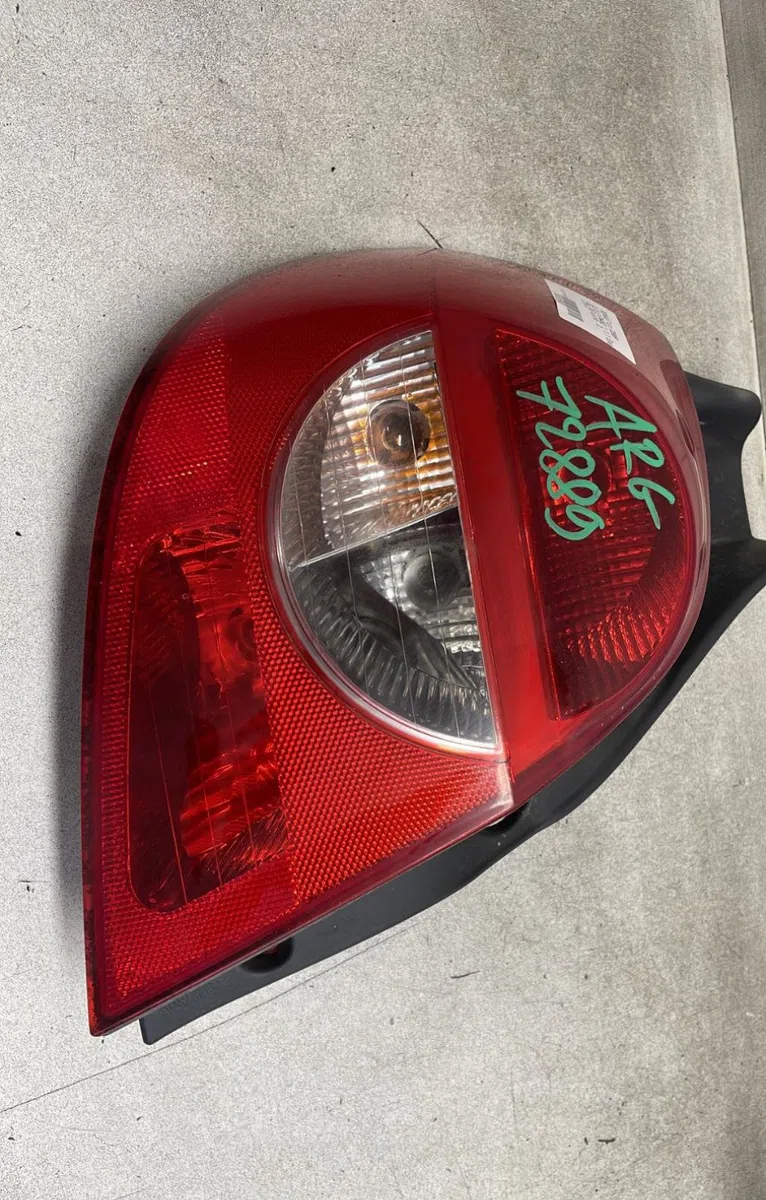 Feu arrière gauche Renault CLIO III (BR0-1, CR0-1) 1.2 16v (br02, br0j, br11, cr02, cr0j, cr11) (2005-2014) 5 portes occ