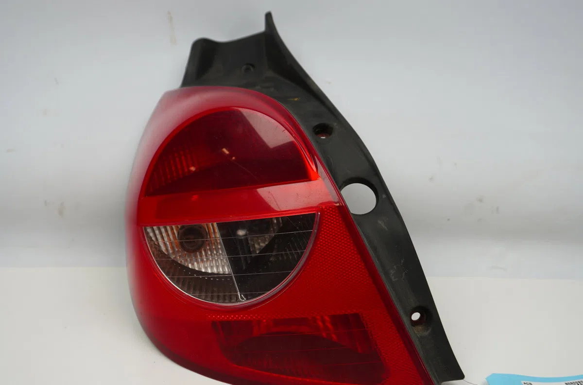 Feu arrière gauche Renault CLIO III (BR0-1, CR0-1) 1.4 16v (2005-2012) occasion