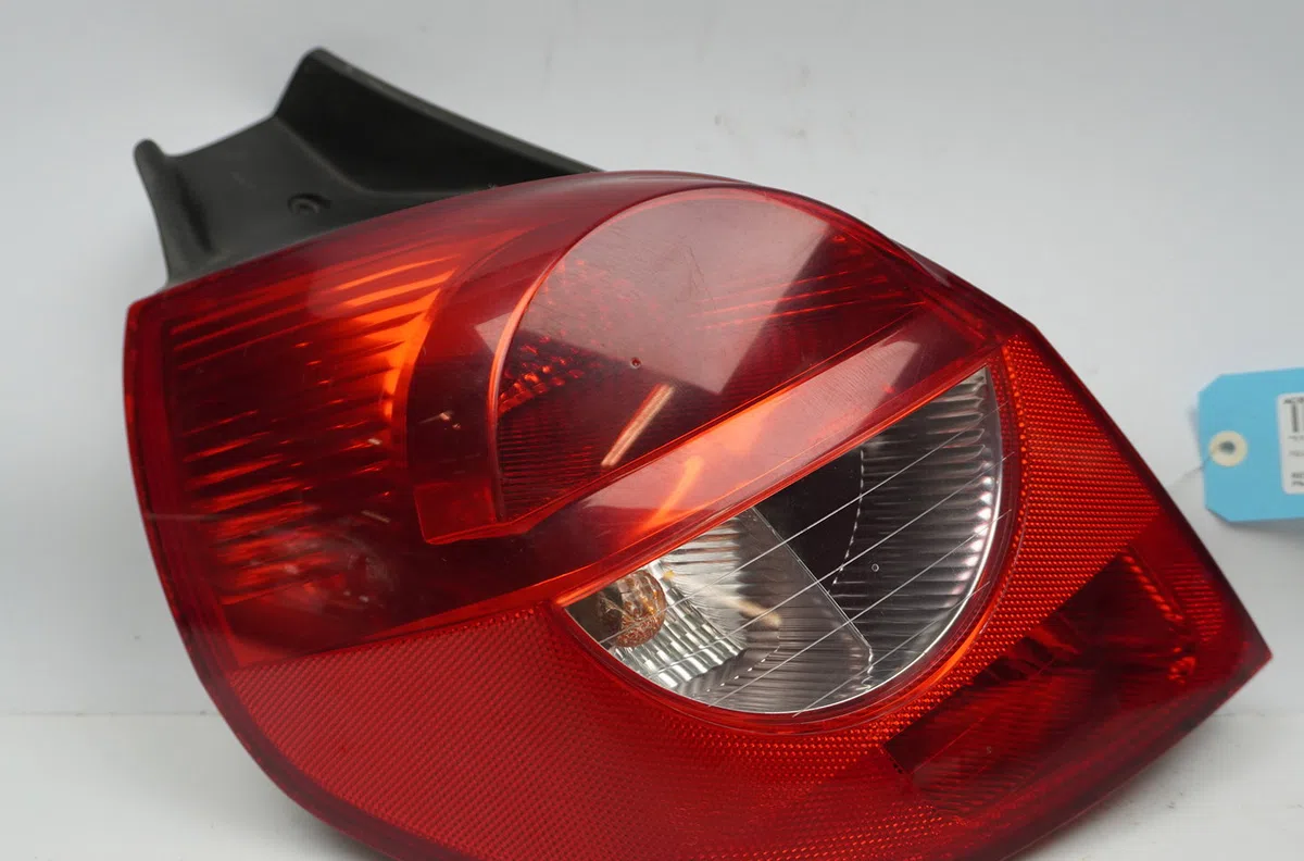 Feu arrière gauche Renault CLIO III (BR0-1, CR0-1) 1.5 dci (br0h, cr0h, cr1s, br1s) (2005-2014) 3 portes occasion