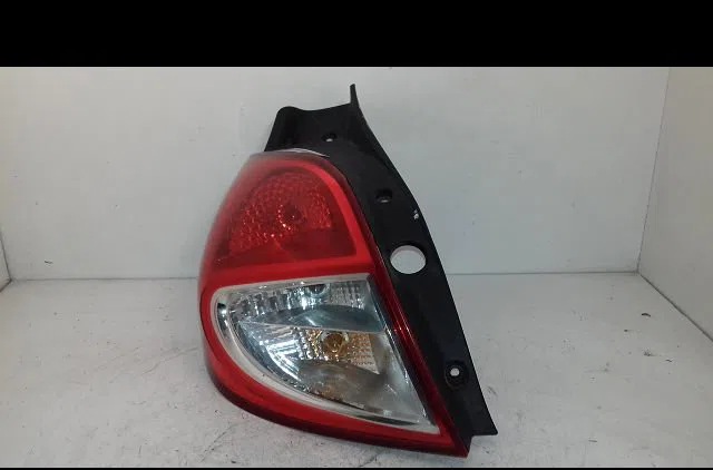 Feu arrière gauche Renault CLIO III (BR0-1, CR0-1) 1.5 dci (br0h, cr0h, cr1s, br1s) (2005-2014) 3 portes occasion