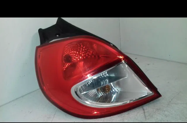 Feu arrière gauche Renault CLIO III (BR0-1, CR0-1) 1.5 dci (br0h, cr0h, cr1s, br1s) (2005-2014) 3 portes occasion
