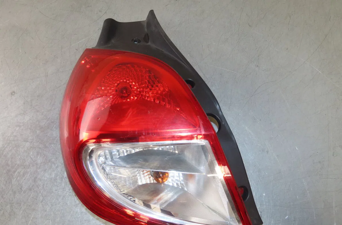 Feu arrière gauche Renault CLIO III (BR0-1, CR0-1) 1.5 dci (br17, cr17) (2005-2012) 5 portes occasion