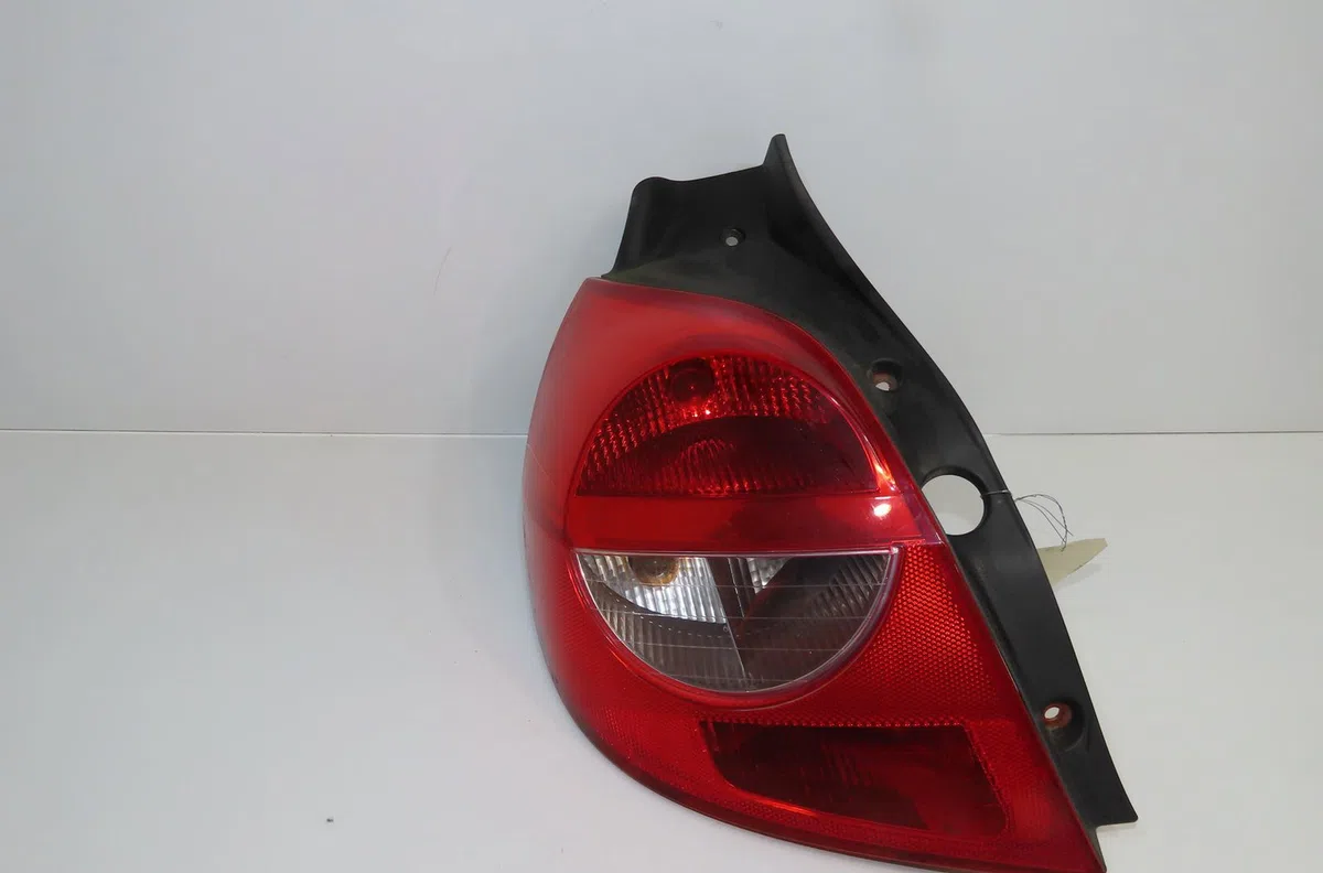 Feu arrière gauche Renault CLIO III (BR0-1, CR0-1) 1.6 16v (br05, br0b, br0y, br15, br1j, br1m, br1y, cr0b,... (2005-201