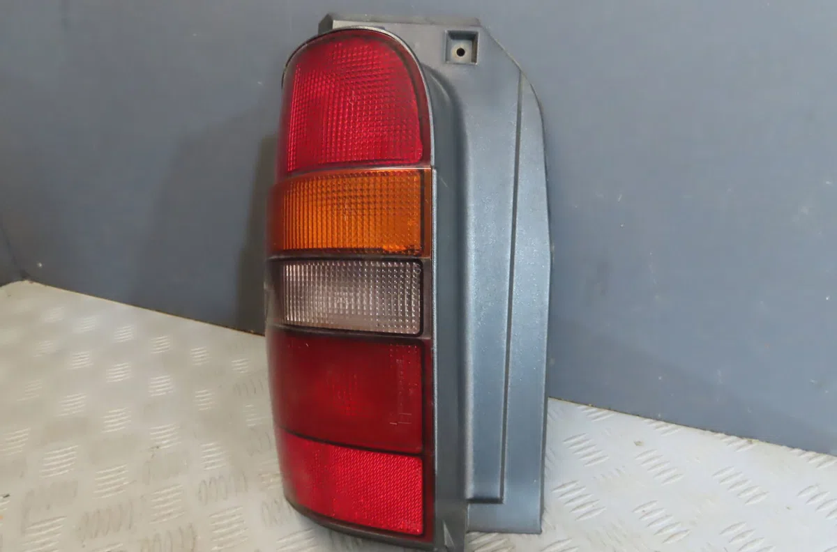 Feu arrière gauche Renault ESPACE II (J-S63_) 2.2 (j-s637, j63g) (1991-1996) occasion