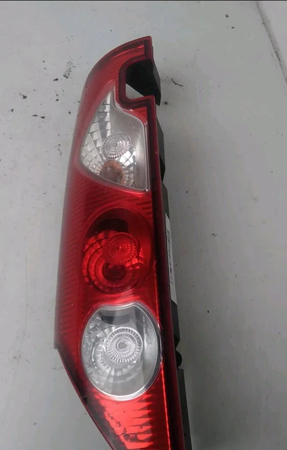 Feu arrière gauche Renault KANGOO Express (FW0-1_) 1.5 dci 70 (fw0a, kw0v) (2008) 4 portes occasion