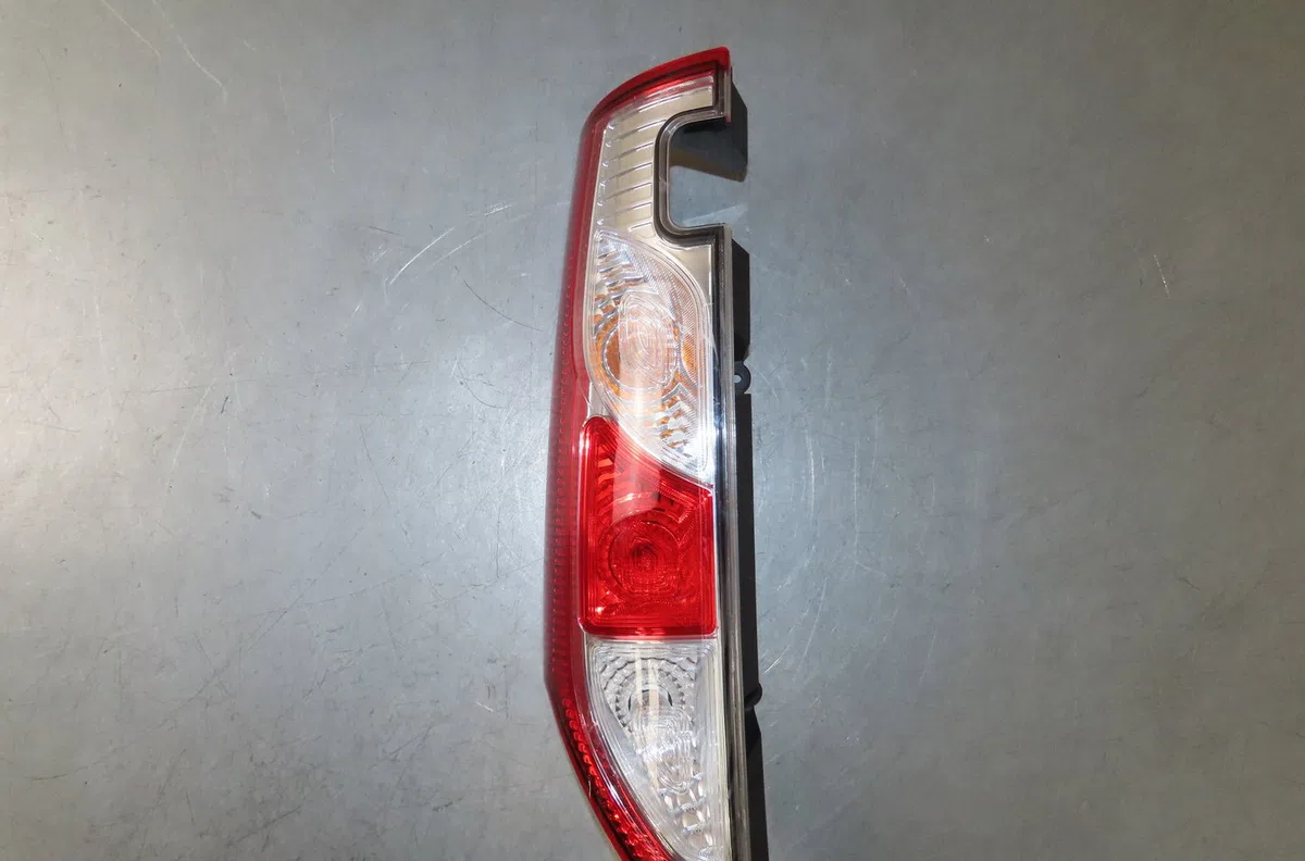 Feu arrière gauche Renault KANGOO Express (FW0-1_) 1.5 dci 90 (fw0g, fw05, fw08, fw11) (2009) 4 portes occasion