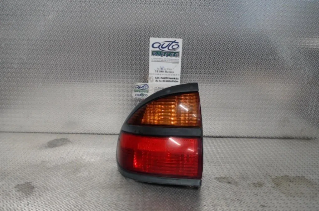Feu arrière gauche Renault LAGUNA I (B56_, 556_) 2.2 dt (b569) (1996-2001) 5 portes occasion