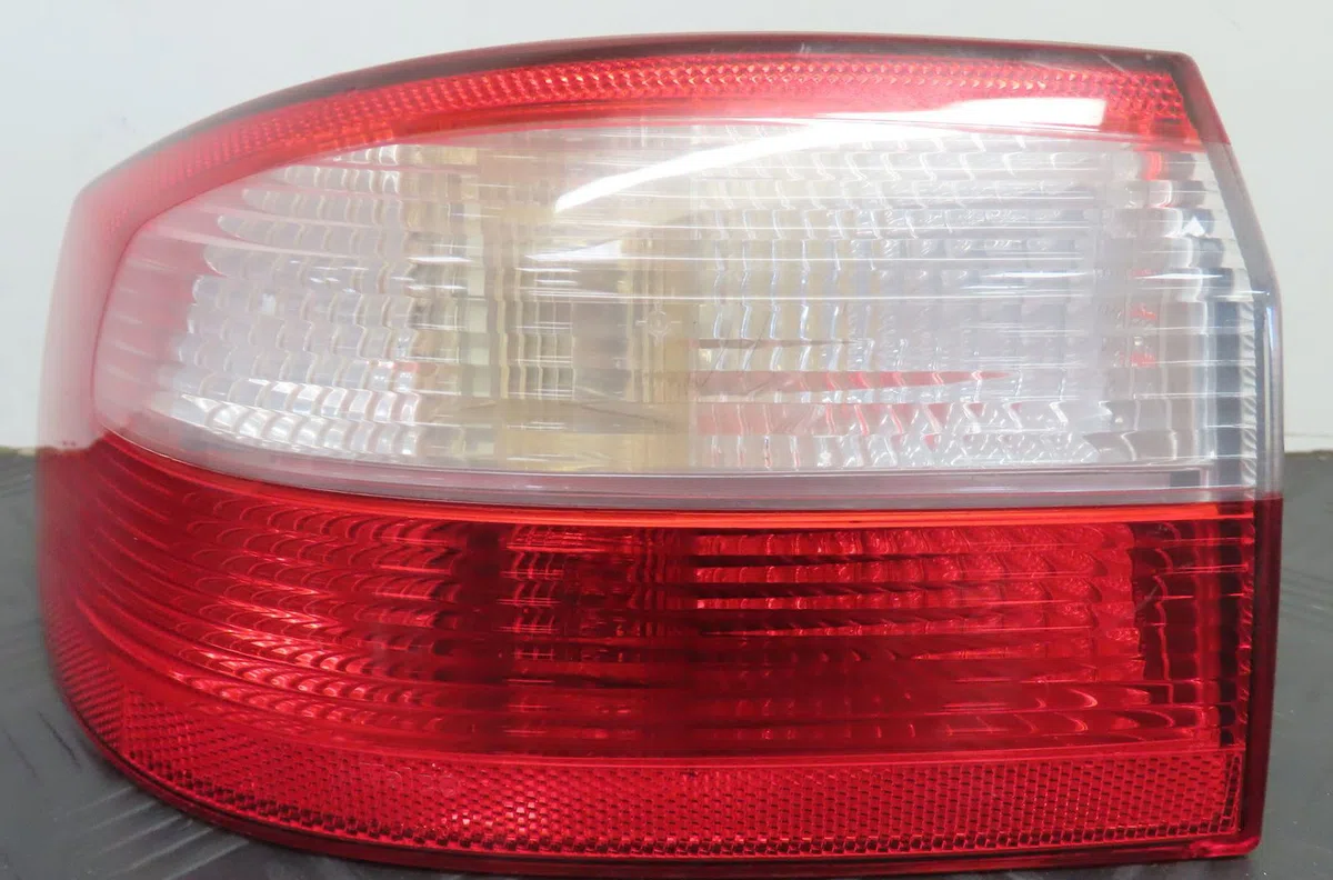 Feu arrière gauche Renault LAGUNA II (BG0-1_) 1.8 16v (bg04, bg0b, bg0c, bg0v) (2001-2005) occasion