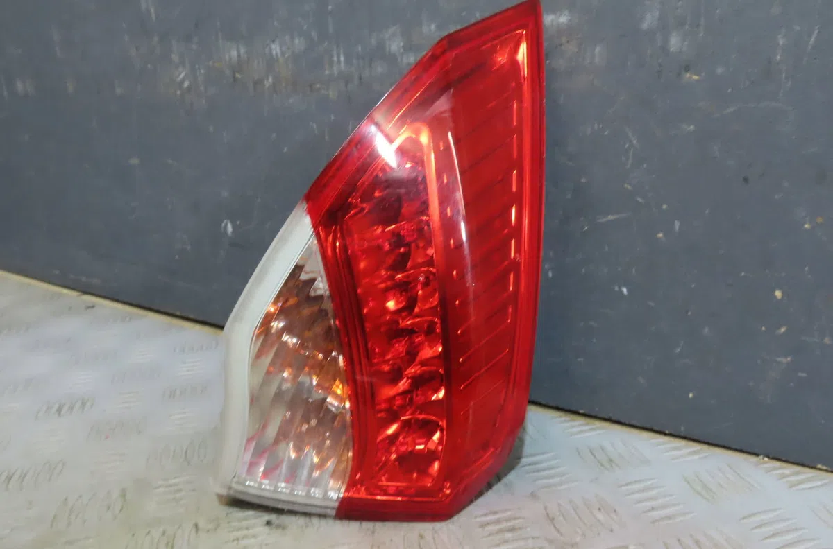Feu arrière gauche Renault LAGUNA III (BT0-1) 1.5 dci (bt00, bt0a, bt0t, bt1j) (2007-2015) 5 portes occasion
