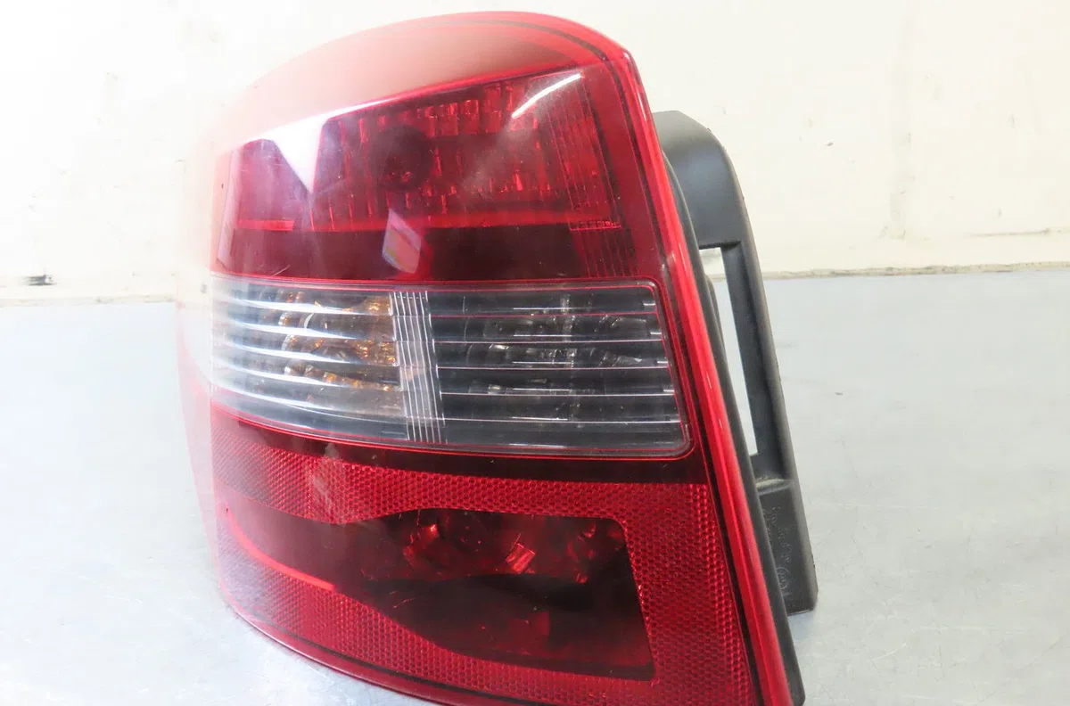 Feu arrière gauche Renault LAGUNA III Grandtour (KT0-1) 2.0 dci gt (kt11, kt1e, kt1n) (2008-2015) occasion