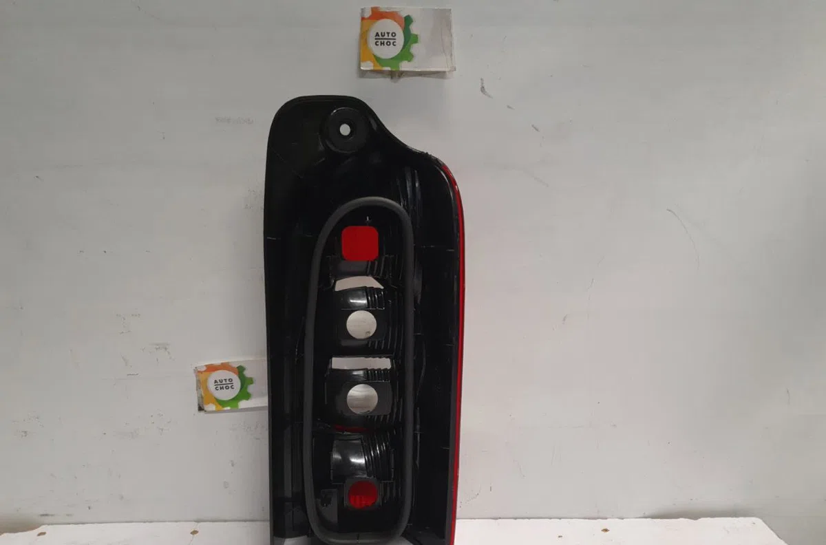 Feu arrière gauche RENAULT MASTER 2 PHASE 2 occasion