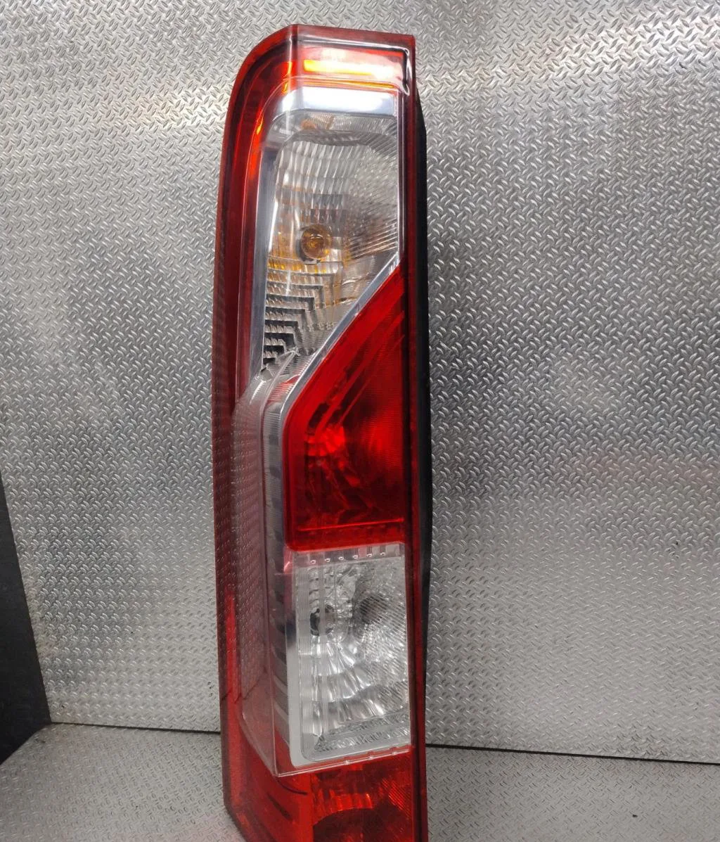 Feu arrière gauche Renault MASTER III Camionnette (FV) 2.3 dci 165 rwd (fv0p, fv0u, fv10, fv12) (2014) occasion