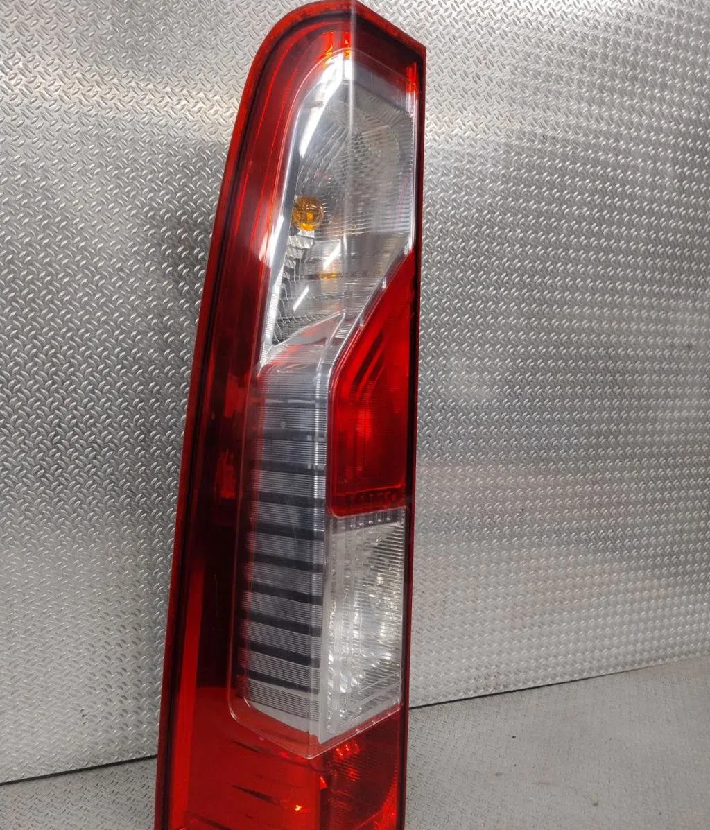 Feu arrière gauche Renault MASTER III Camionnette (FV) 2.3 dci 165 rwd (fv0p, fv0u, fv10, fv12) (2014) occasion