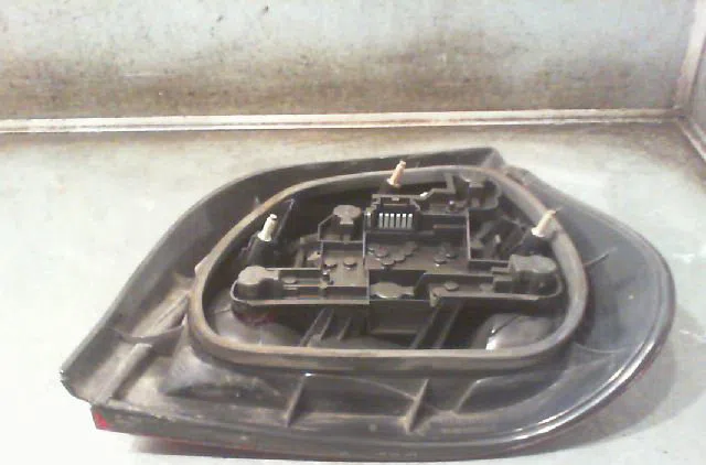 Feu arrière gauche Renault MEGANE I (BA0-1_) 1.6 16v (ba04, ba0b, ba11, ba1j, ba16, ba19, ba1k, ba1v,... (1999-2002) occ