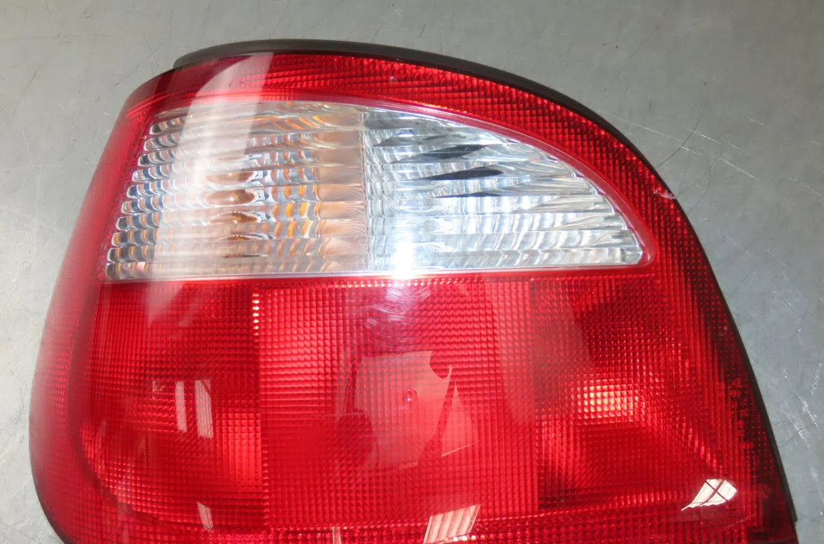 Feu arrière gauche Renault MEGANE I (BA0-1_) 1.6 16v (ba04, ba0b, ba11, ba1j, ba16, ba19, ba1k, ba1v,... (1999-2002) occ