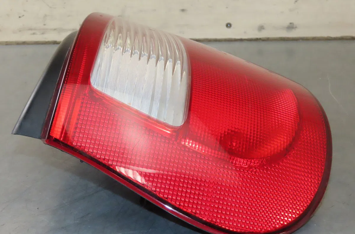 Feu arrière gauche Renault MEGANE I (BA0-1_) 1.6 16v (ba04, ba0b, ba11, ba1j, ba16, ba19, ba1k, ba1v,... (1999-2002) occ