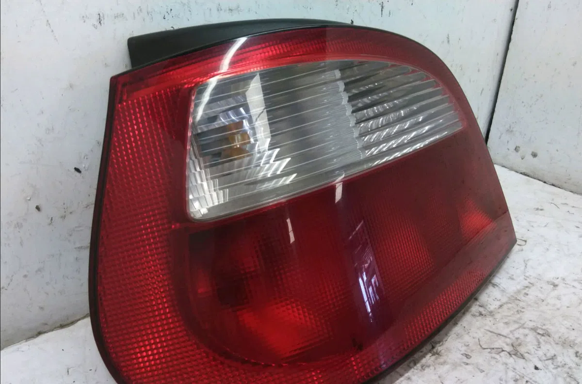 Feu arrière gauche Renault MEGANE I (BA0-1_) 1.9 d eco (ba0a, ba0u, ba0r) (1996-2003) occasion