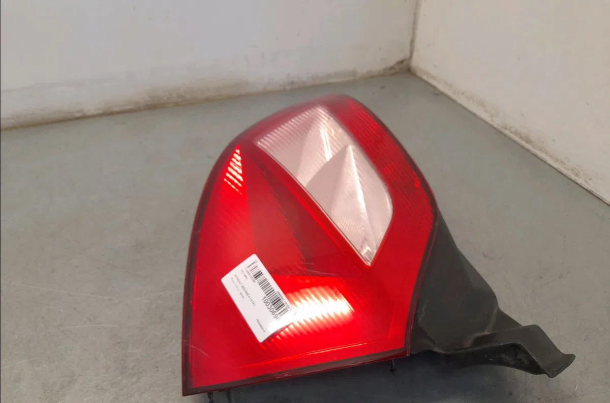 Feu arrière gauche RENAULT MEGANE II 2003 occasion