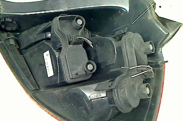 Feu arrière gauche Renault MEGANE II (BM0-1_, CM0-1_) 1.5 dci (bm0f, bm0t, bm2b, cm0f, cm0t) (2002-2008) 5 portes occasi