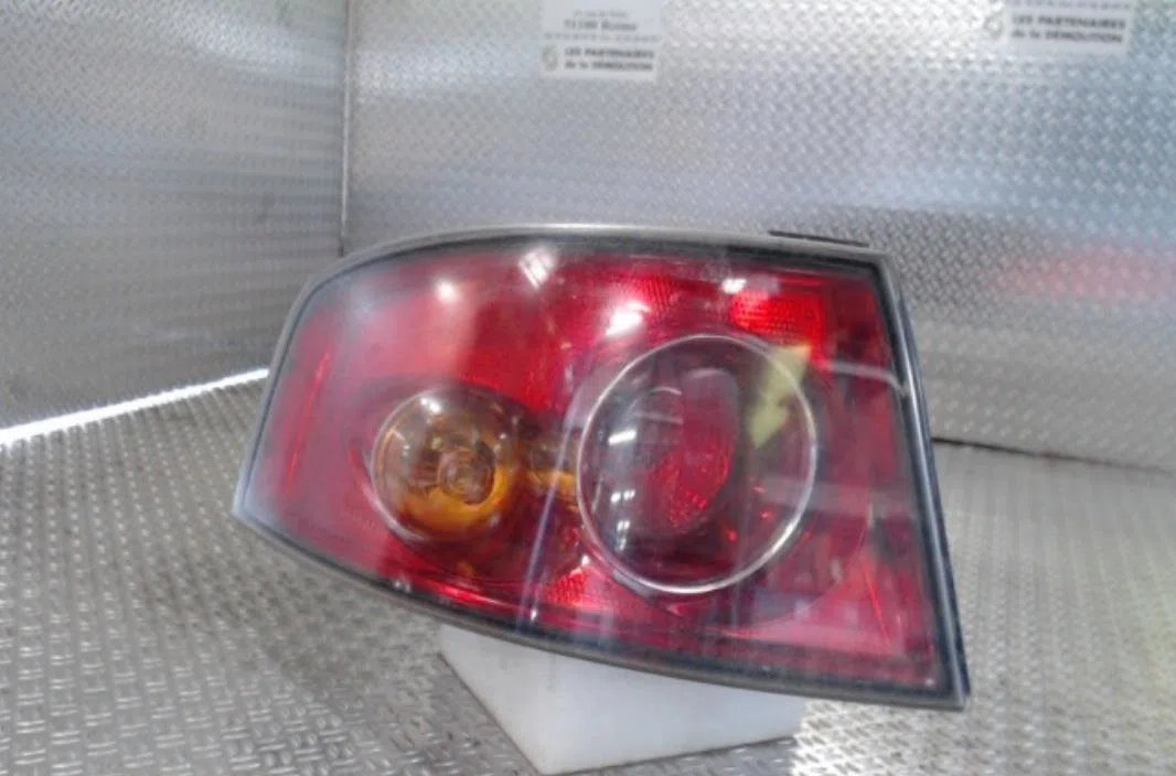 Feu arrière gauche Seat IBIZA III (6L1) 1.9 sdi (2002-2005) occasion